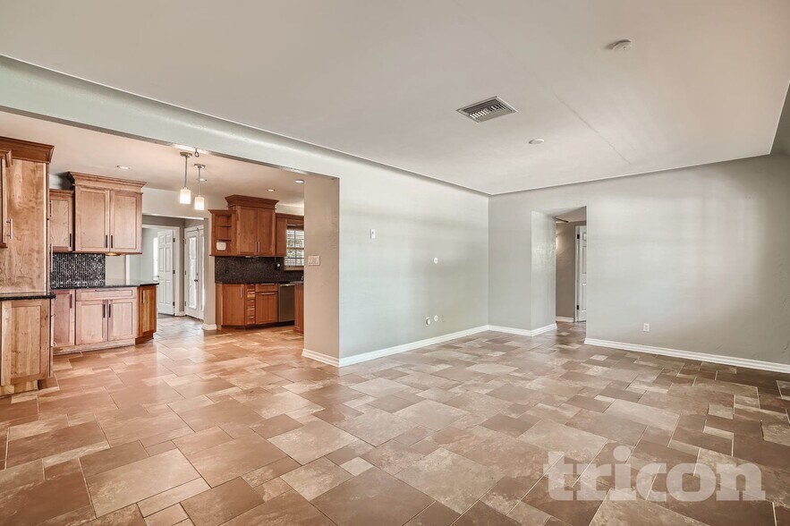 Building Photo - 3817 19th Ave N