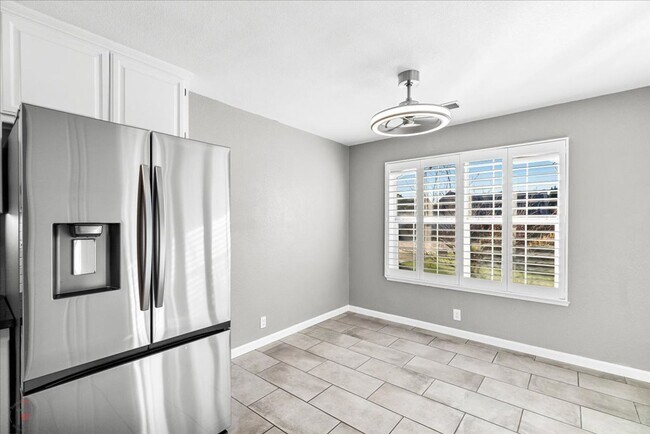 Building Photo - Lovely 3 Bedroom/2 Bath Home Located in Lodi Ca