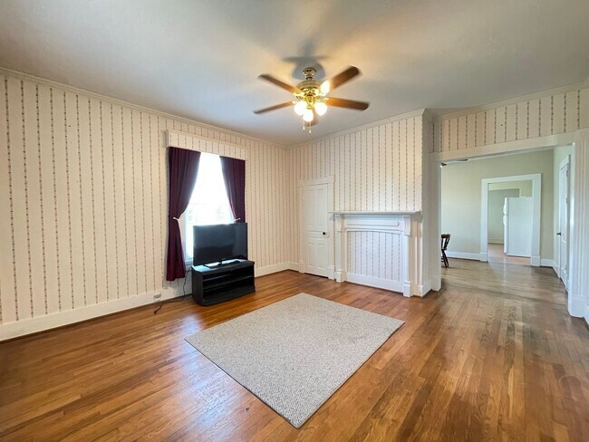 Building Photo - Lawrenceville Home with Lots of Charm and Space