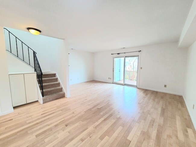 Building Photo - 404 Briarwood Ct