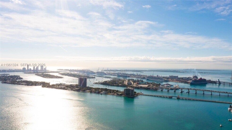 Building Photo - 700 NE 24th St