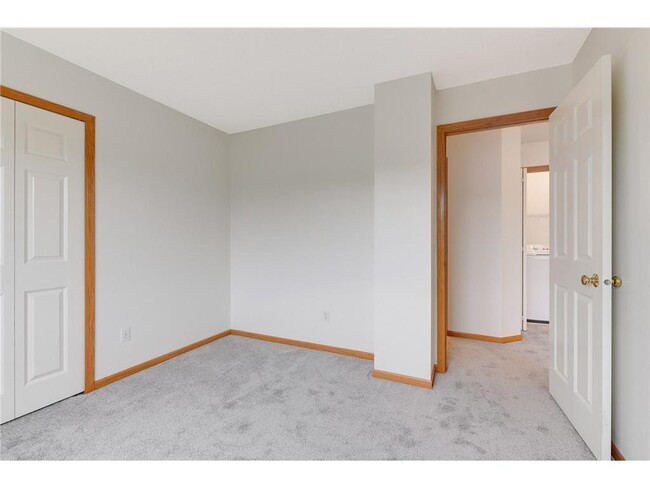 Building Photo - 15921 Finch Ln