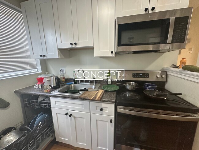 Building Photo - 402 Highland Ave