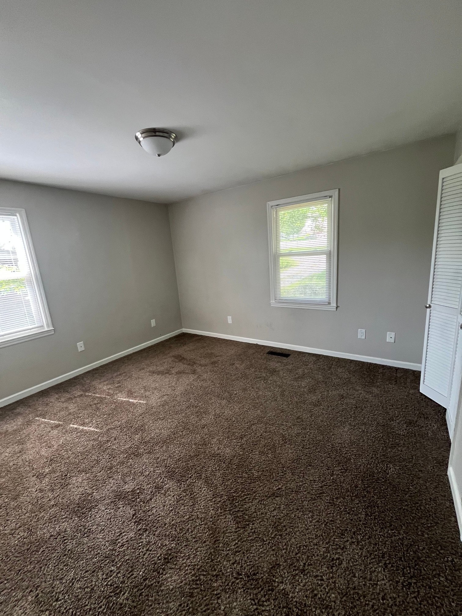 Building Photo - 1703 Mayflower Dr