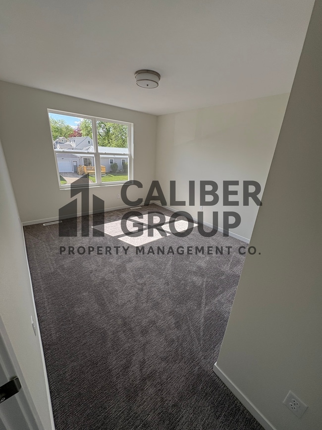 Building Photo - 3 Bd 1 Ba Condo for rent in Waterloo, IA