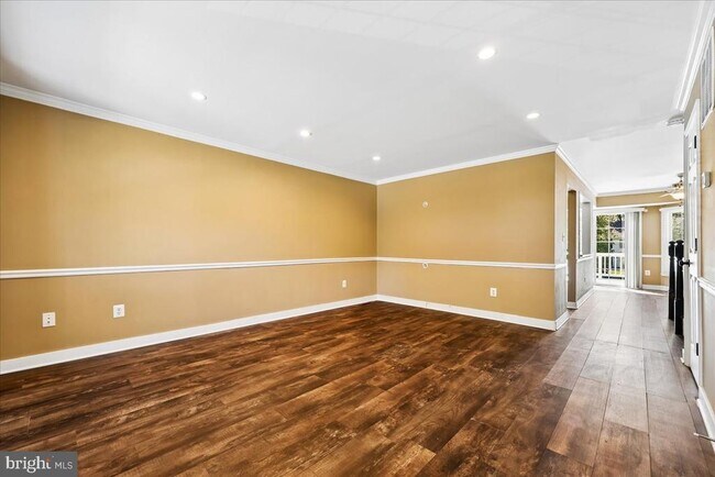 Building Photo - 6630 Commodore Ct