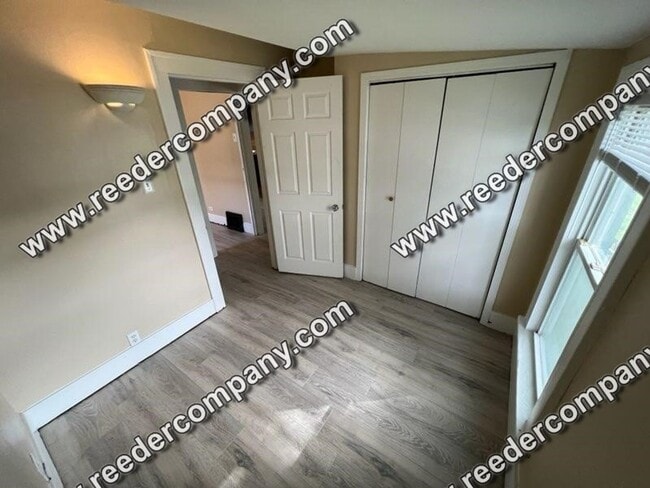 Building Photo - Updated cozy 2 bedroom house