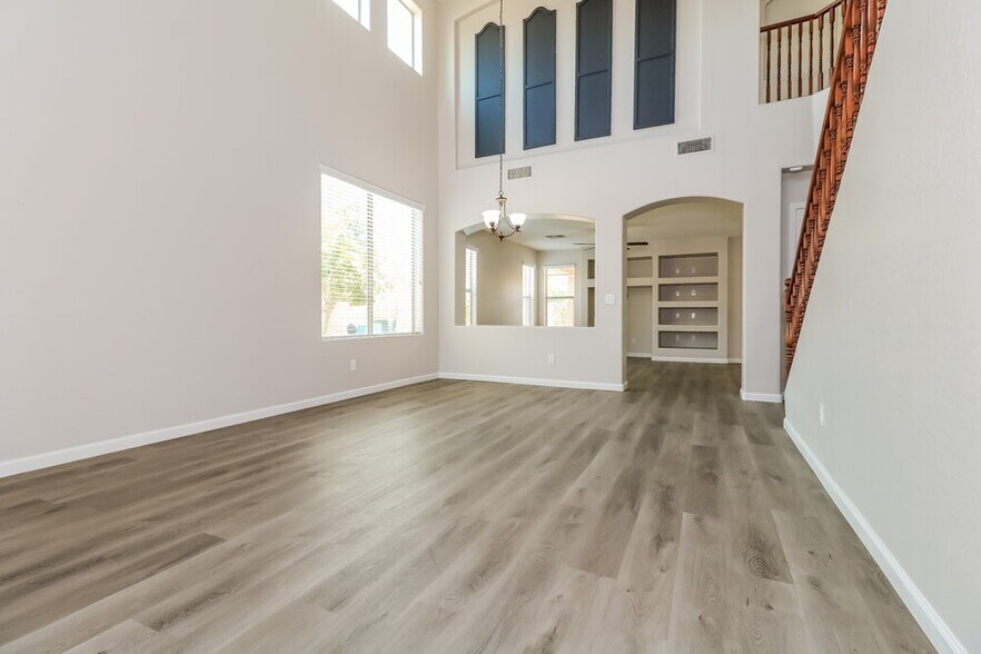 Building Photo - 7113 W Winslow Ave