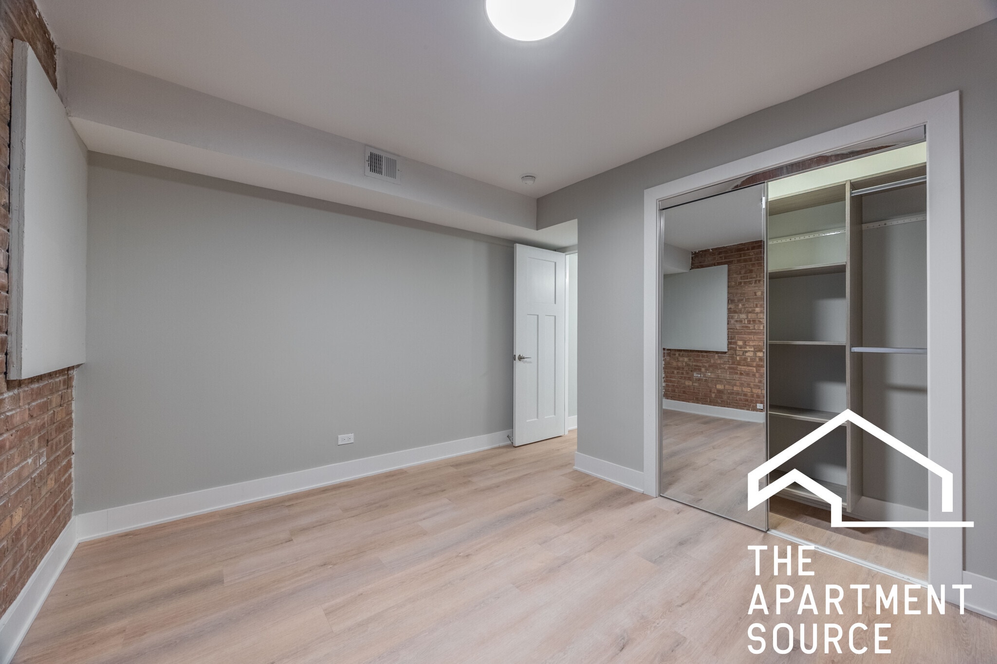 Building Photo - 1214 N La Salle Dr