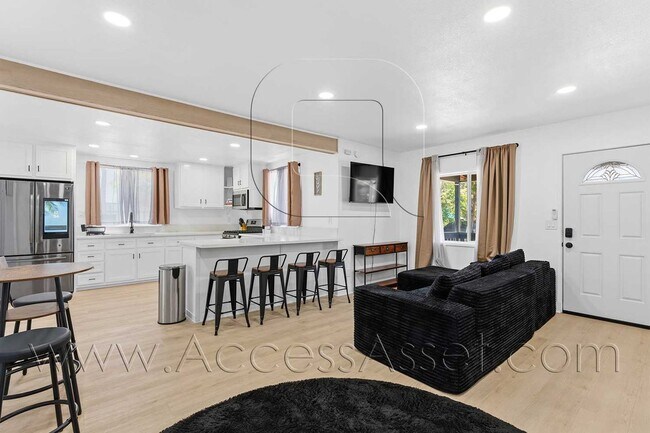 Building Photo - 434 Highland Ave