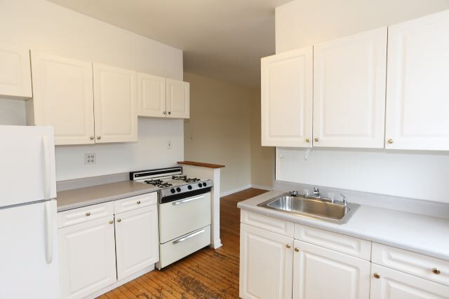 Building Photo - 635 W Cornelia