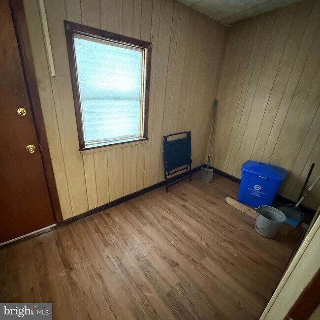 Building Photo - 158 N Millick St