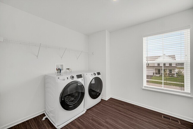 Building Photo - 349 Danforth Dr