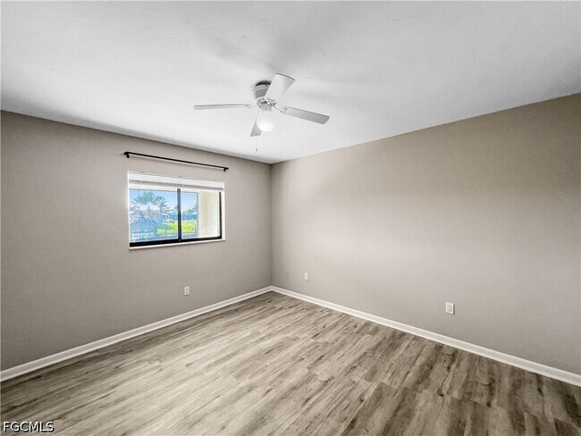 Building Photo - 4530 SW 10th Ave