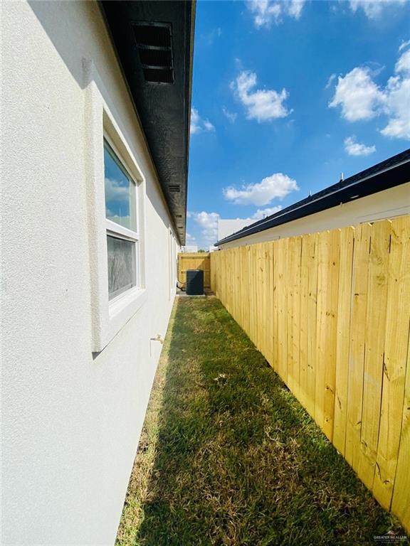 Building Photo - 1003 Sugar Gdn Dr