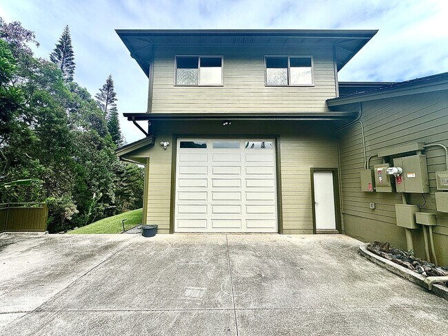 Building Photo - For Rent - 42-101 Aleka Pl.