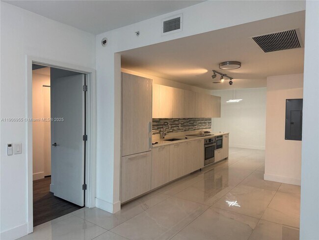 Building Photo - 501 NE 31st St