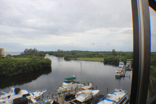 Building Photo - Two bedroom Marinafront condo with river v...