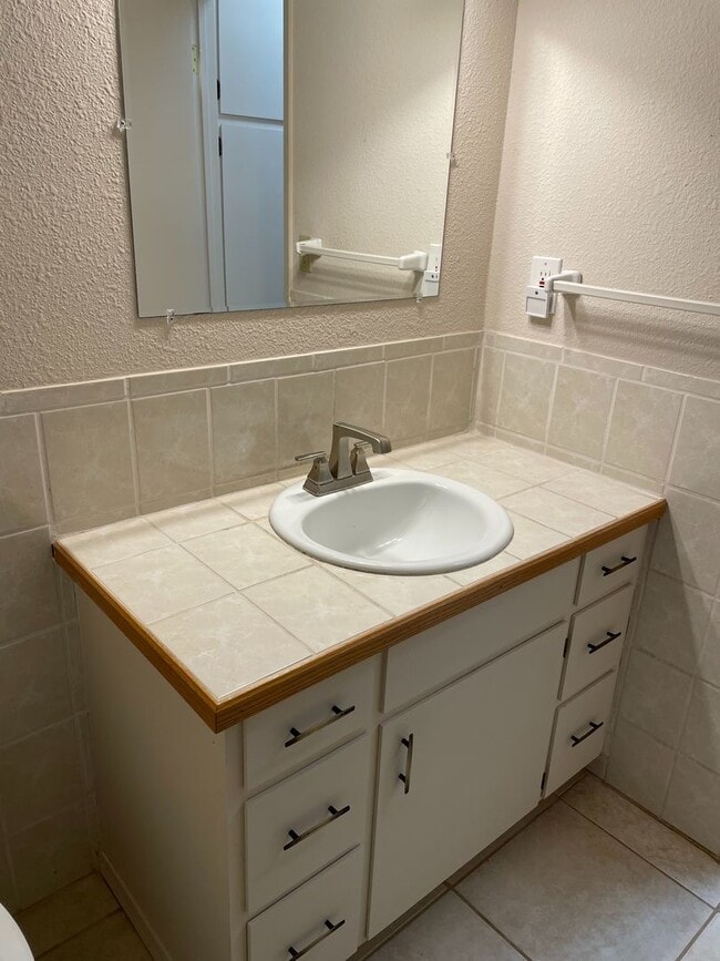 Building Photo - Single Level Home in Langley!