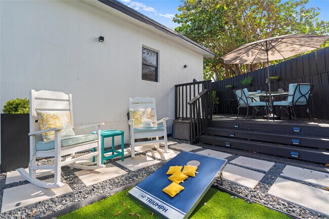 Building Photo - 719 NE 36th St