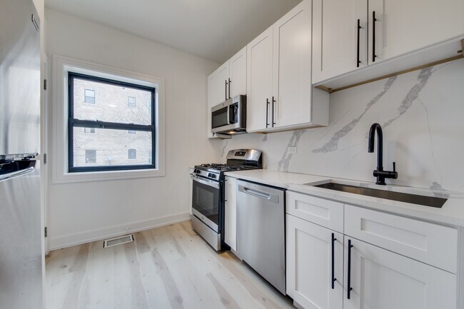 Building Photo - 3050 W Cortland St