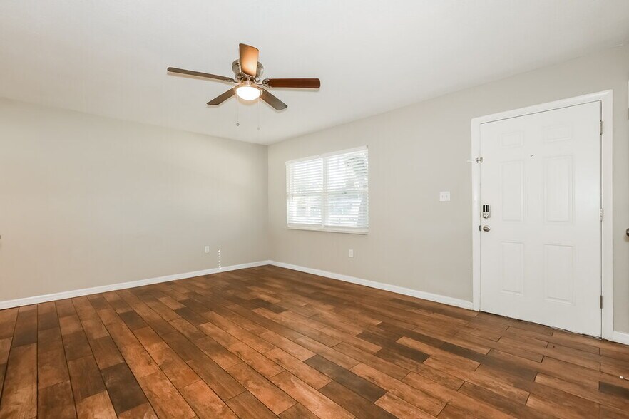 Building Photo - 3014 N Pineway Dr