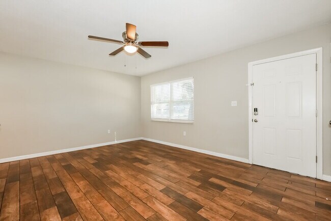 Building Photo - 3014 N Pineway Dr