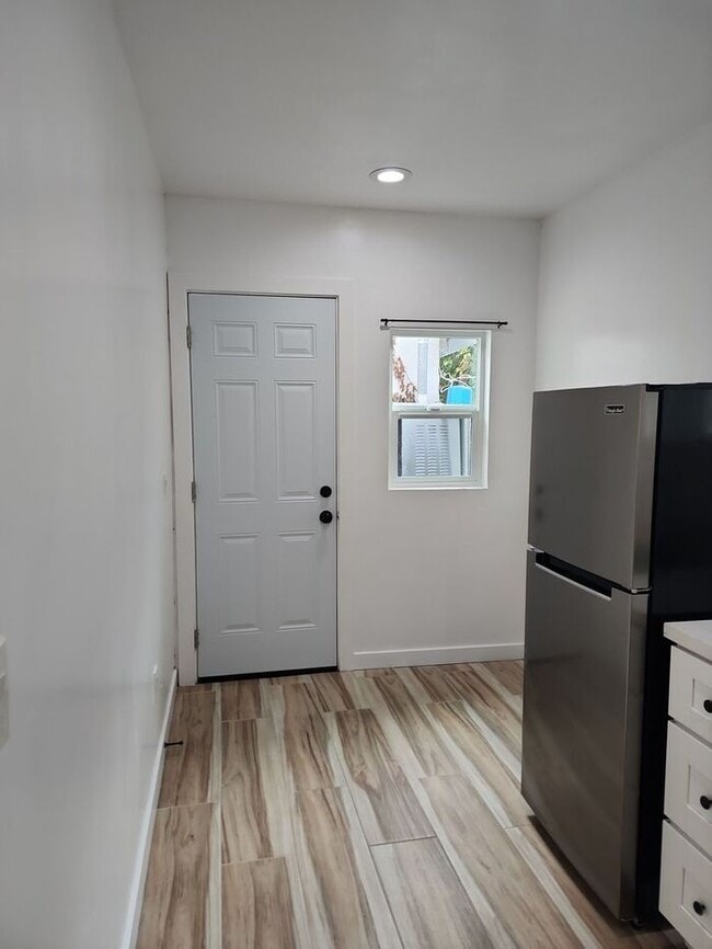 Building Photo - $750 Off 1St Months Rent!!Cute Cottage- 1BR/1BA-with Private Patio