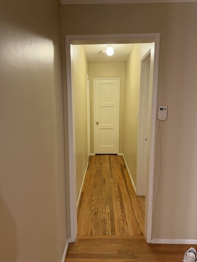 Building Photo - Charming One-Bedroom Apartment | South of the Blvd – Sherman Oaks