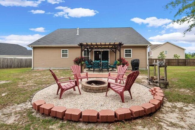Building Photo - 3 Bedroom Ranch w/ Bonus