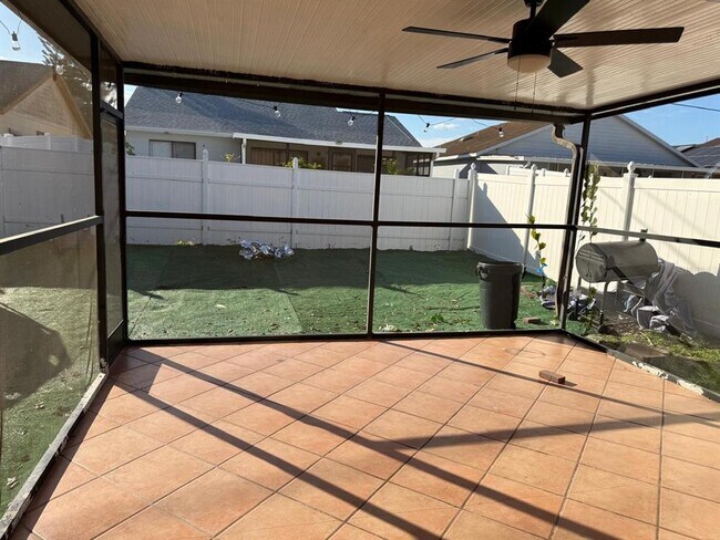 Building Photo - 3208 Fairfield Dr