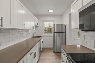 Building Photo - Cambridge Court Apartments
