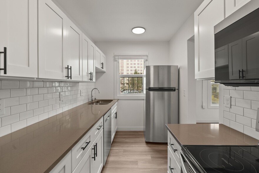 Primary Photo - Cambridge Court Apartments