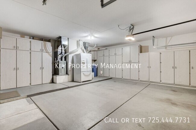 Building Photo - 2240 Sun Cliffs St