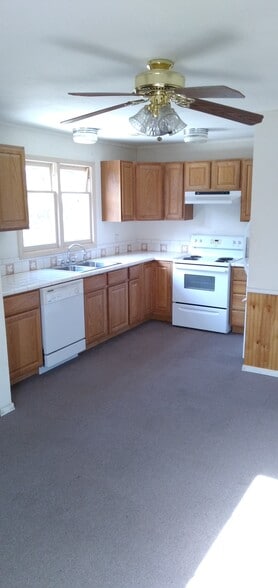 Kitchen - 1199 NE Ochoco Ave