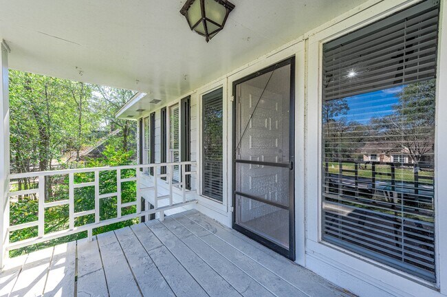 Building Photo - 26715 Maplewood Dr