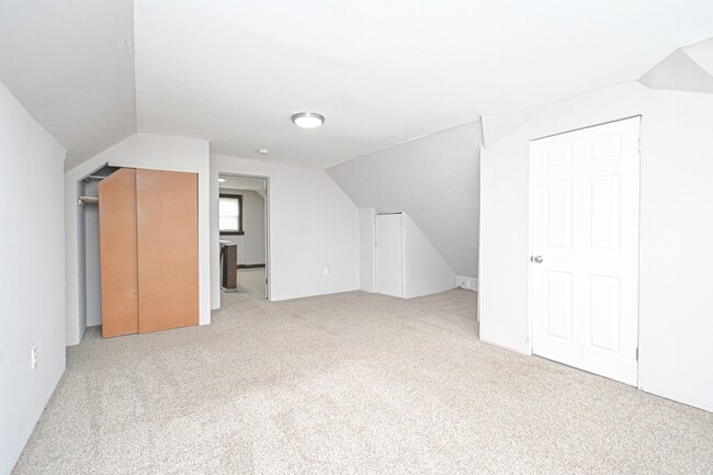 Building Photo - 4893 N Overlook Ave