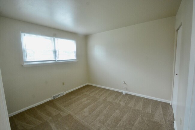 Building Photo - 363 N School Ln