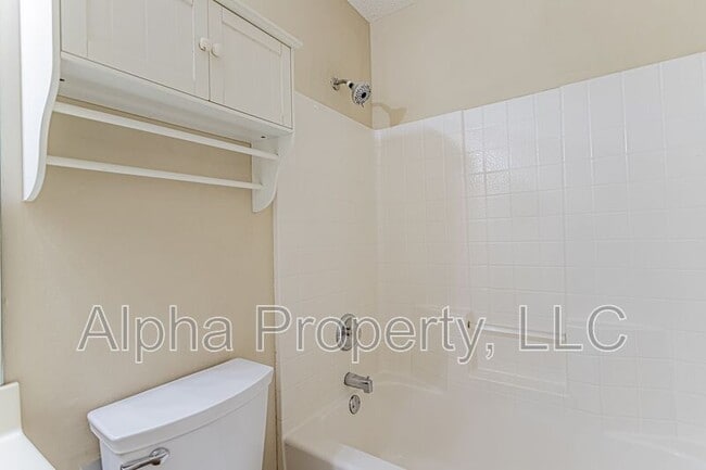 Building Photo - 8 Cotter Ln