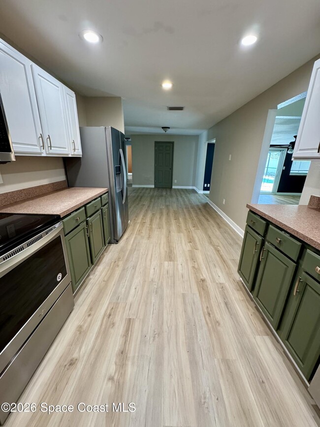 Building Photo - 563 Karney Ave NE