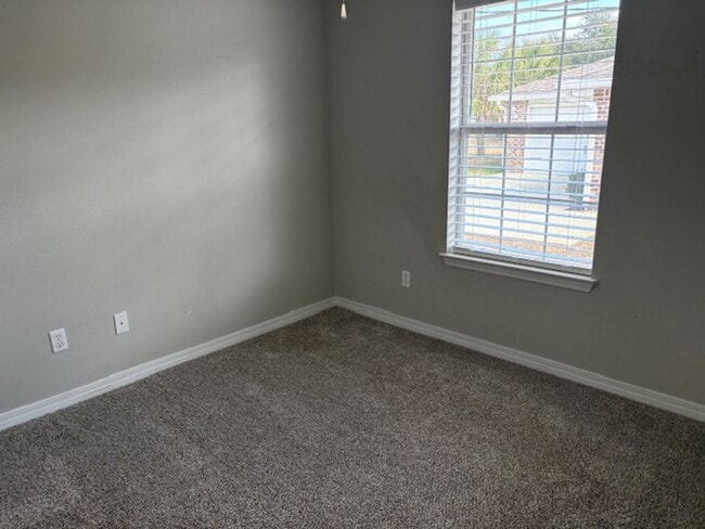 Building Photo - 1831 Sundown Dr