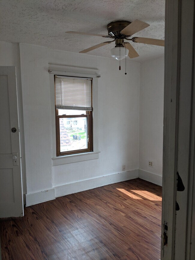 Building Photo - 4 bedroom house for rent