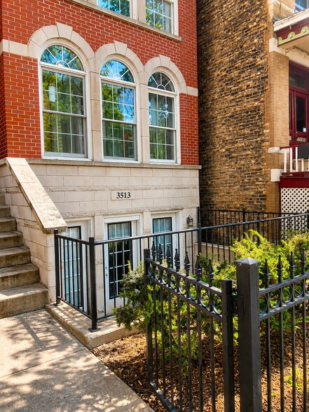 Duplex down 4 bedroom 3 bath 2 private outdoor spaces - 3513 North Reta Avenue