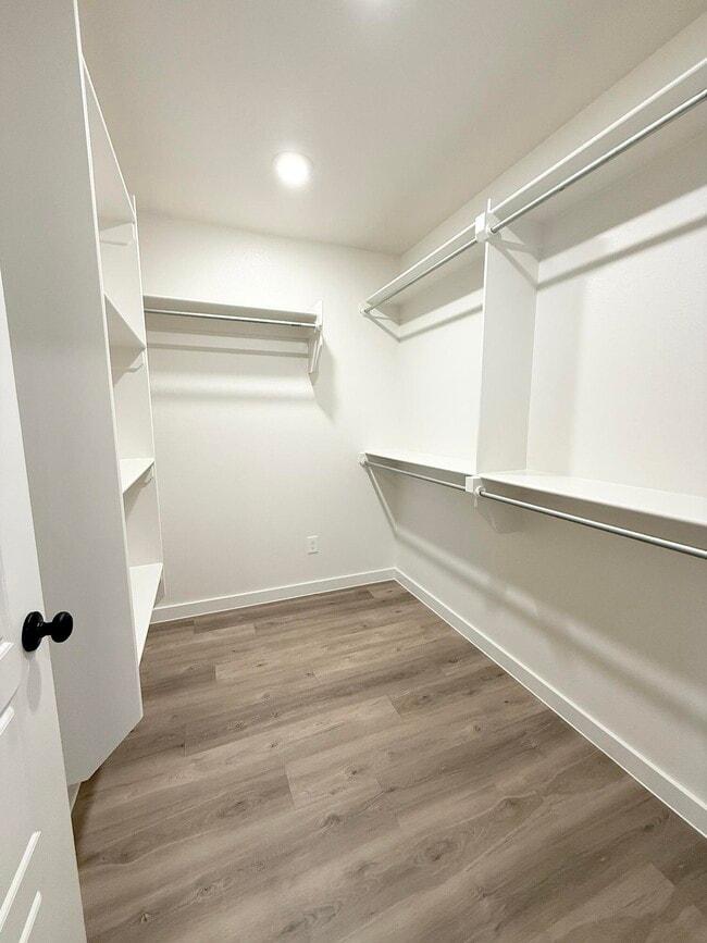 Building Photo - 2501 Kenwood Ave