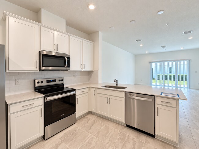 Building Photo - Harbor Square townhome home