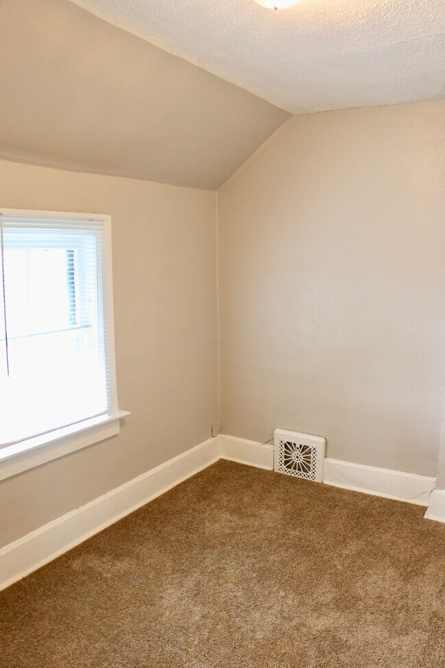 2nd Level Bedroom - 232 Lincoln St
