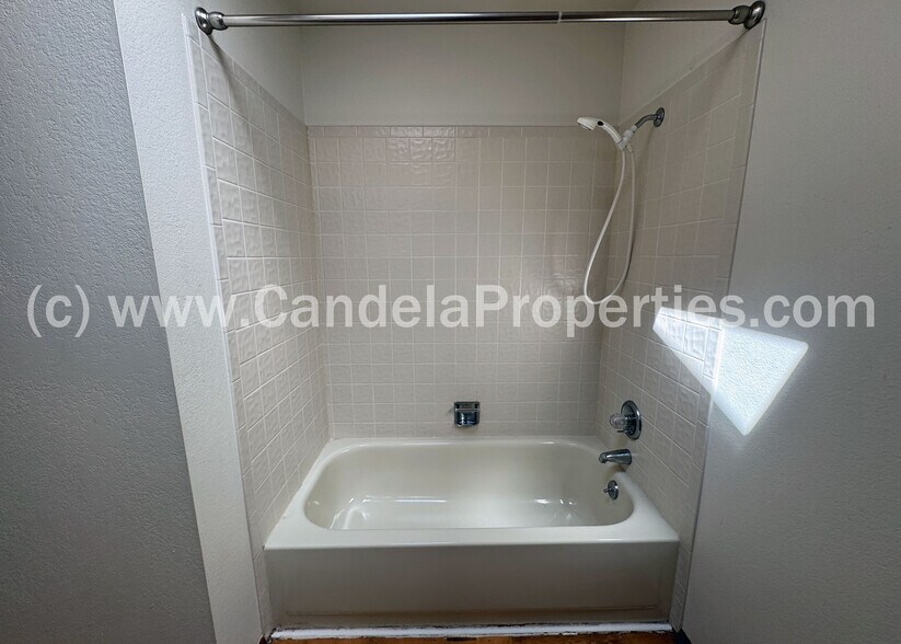 Building Photo - 5615 Country Heights Dr