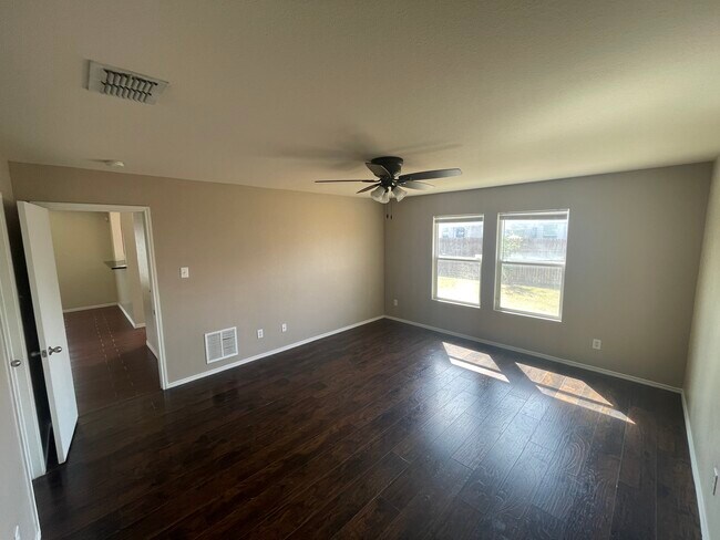Building Photo - 220 Chalk Mountain Dr