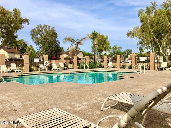 Building Photo - 1616 N Calle Cir