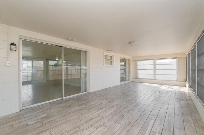 Building Photo - 3205 Moog Rd